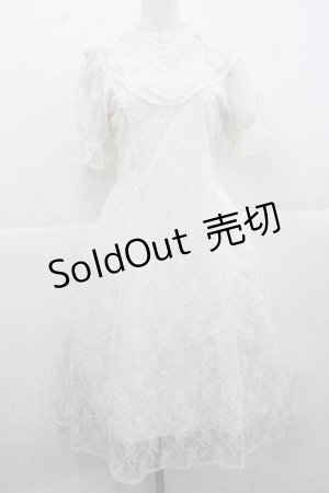 画像: F i.n.t / ヨークフリル総レースワンピース  白 I-25-11-27-033-CA-OP-SA-ZI