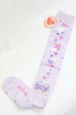 画像2: BABY,THE STARS SHINE BRIGHT / 星屑Fantasia 双子の星ネコちゃんのホロスコープ 柄オーバーニーソックス  ラベンダー I-25-11-27-107-BA-ZA-SA-ZI (2)