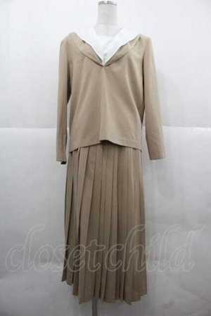 画像: INGEBORG / ロゴ刺繍セーラーブラウス&プリーツスカートセットアップ  ベージュＸ白 I-25-12-02-072-LO-BL-SA-ZI