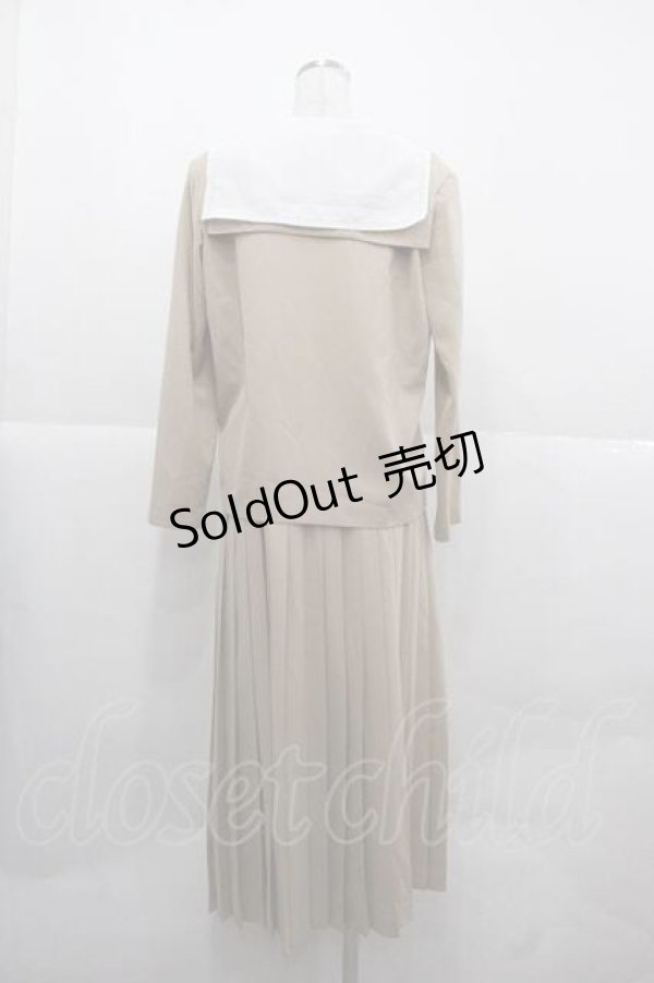 画像2: INGEBORG / ロゴ刺繍セーラーブラウス&プリーツスカートセットアップ  ベージュＸ白 I-25-12-02-072-LO-BL-SA-ZI (2)