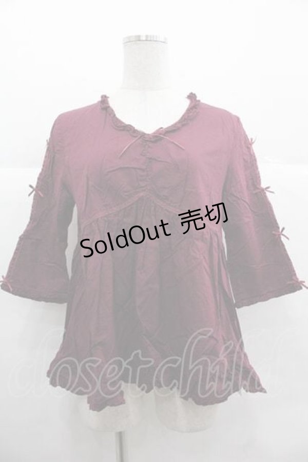 画像1: PINK HOUSE / 袖ミニリボンVネックチュニックシャツ  ボルドー I-25-12-02-023-LO-BL-SA-ZI (1)