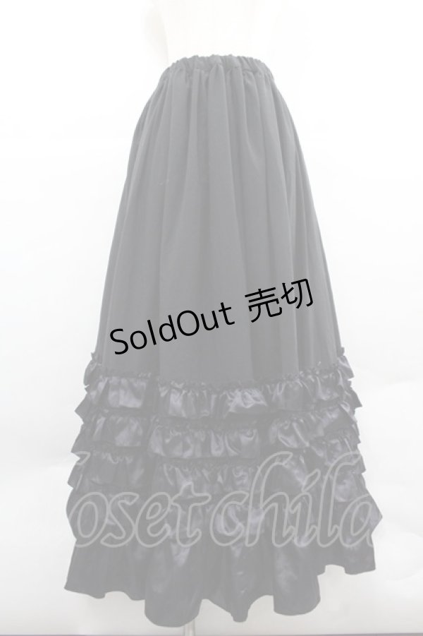 画像1: ATELIER PIERROT / 裾サテンフリルロングスカート  黒 I-25-12-06-096-EL-SK-SA-ZI (1)