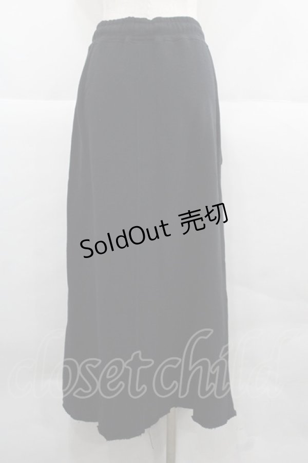 画像2: KRY CLOTHING / ロゴプリントカットロングスカート  黒Ｘ白 I-25-12-06-100-EL-SK-SA-ZI (2)