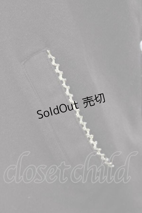 画像4: Angelic Pretty / Loyaltyエンブレムプリントパーカ  ブラウン I-25-12-09-020-AP-TO-SA-ZI (4)