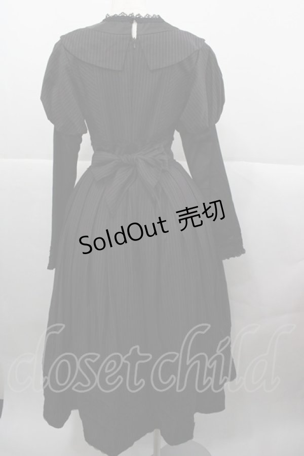 画像2: Faeriesdaffodil(海外ロリータブランド) / パールビジューフリルブローチ付きストライプ長袖ワンピース S 黒Ｘブラウン I-25-12-13-100-LO-OP-SA-ZI (2)