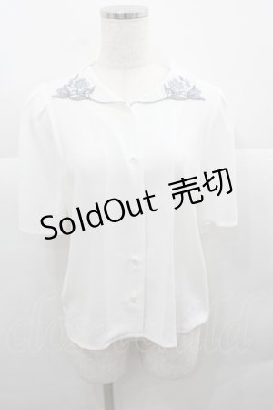 画像: an another angelus / カンパニュラ刺繍衿ブラウス  白 I-25-12-13-037-CA-BL-SA-ZI