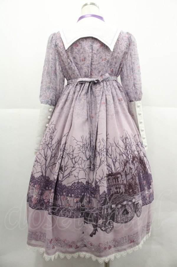 画像2: ALICE and the PIRATES / 薔薇の葬列〜宵闇に咲くアリア〜柄ワンピース  ラベンダー I-25-12-18-064-PA-OP-SA-ZI (2)
