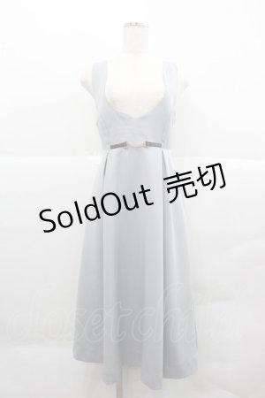 画像: F i.n.t / チェーンビット使いディープVネックジャンパースカート  グレー I-25-12-18-075-CA-OP-SA-ZI