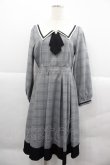 画像1: axes femme / ブローチ付セーラーワンピース  グレーチェック I-25-12-18-081-AX-OP-SA-ZI (1)