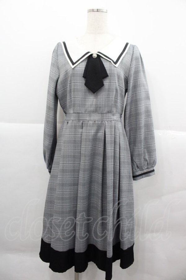 画像1: axes femme / ブローチ付セーラーワンピース  グレーチェック I-25-12-18-081-AX-OP-SA-ZI (1)