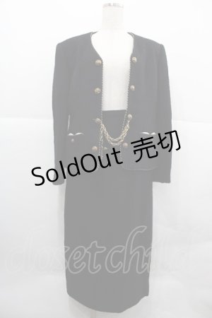 画像: INGEBORG / クロスチェーン付ノーカラージャケット&スカートセットアップ  ブラック I-25-12-18-089-LO-JA-SA-ZI