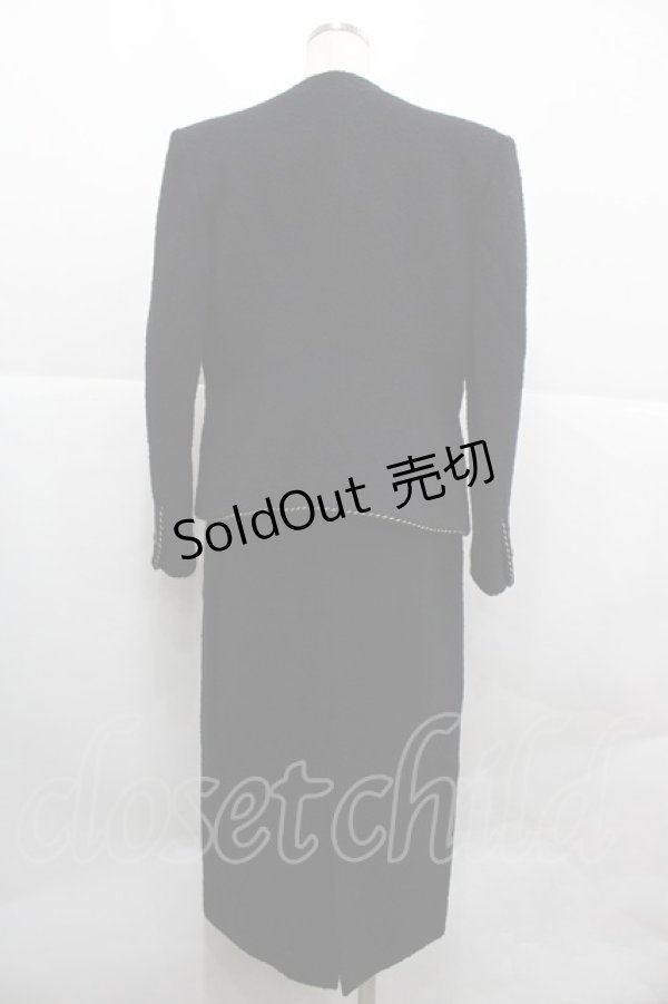 画像2: INGEBORG / クロスチェーン付ノーカラージャケット&スカートセットアップ  ブラック I-25-12-18-089-LO-JA-SA-ZI (2)