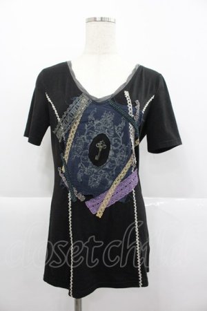 画像: OZZ ANGELO / 鍵プリントレースデザイン半袖カットソー  黒 I-25-12-24-088-OO-TO-SA-ZI