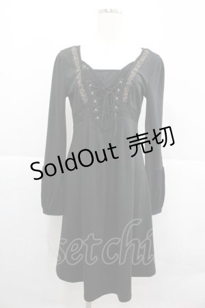 画像: Ozz oneste / フロント編み上げサイド刺繍長袖ワンピース  黒 I-25-12-24-089-OO-OP-SA-ZI