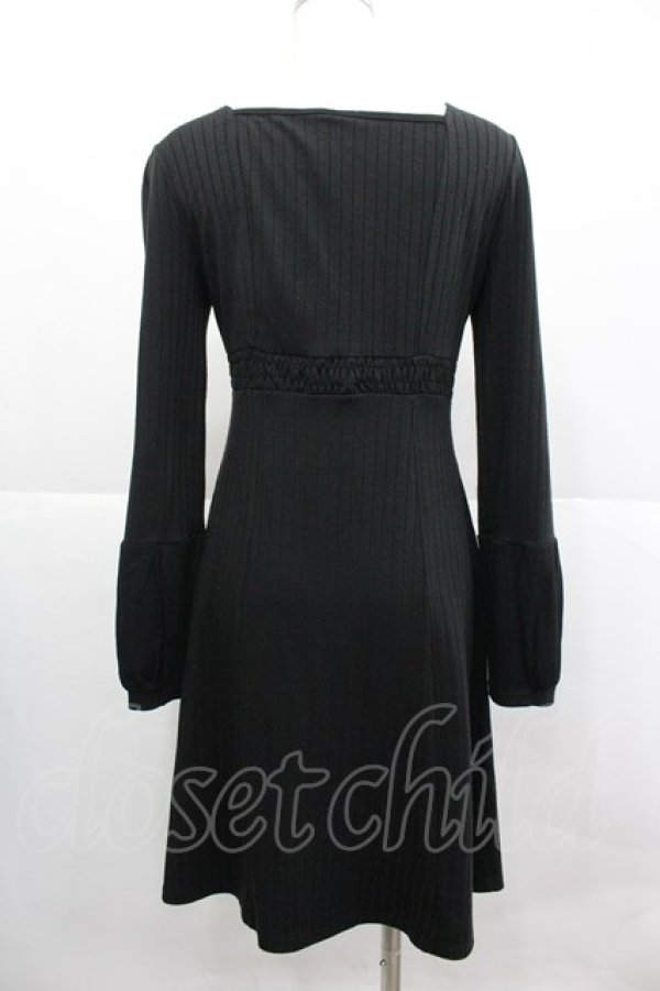 画像2: Ozz oneste / フロント編み上げサイド刺繍長袖ワンピース  黒 I-25-12-24-089-OO-OP-SA-ZI (2)