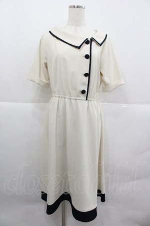 画像: Fi.n.t / サイド衿バイカラーワンピース  アイボリー I-25-12-24-098-CA-OP-SA-ZI