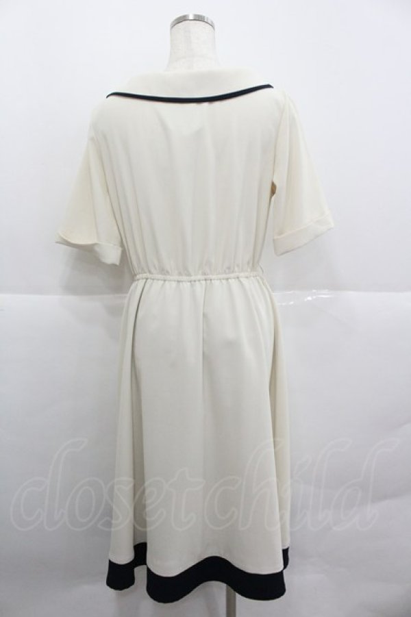 画像2: Fi.n.t / サイド衿バイカラーワンピース  アイボリー I-25-12-24-098-CA-OP-SA-ZI (2)