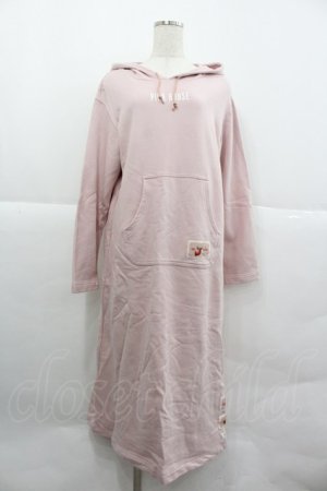 画像: PINK HOUSE / ロゴ＆ネームワッペン使いフードワンピース  ピンク I-25-12-24-105-LO-OP-TE-ZI