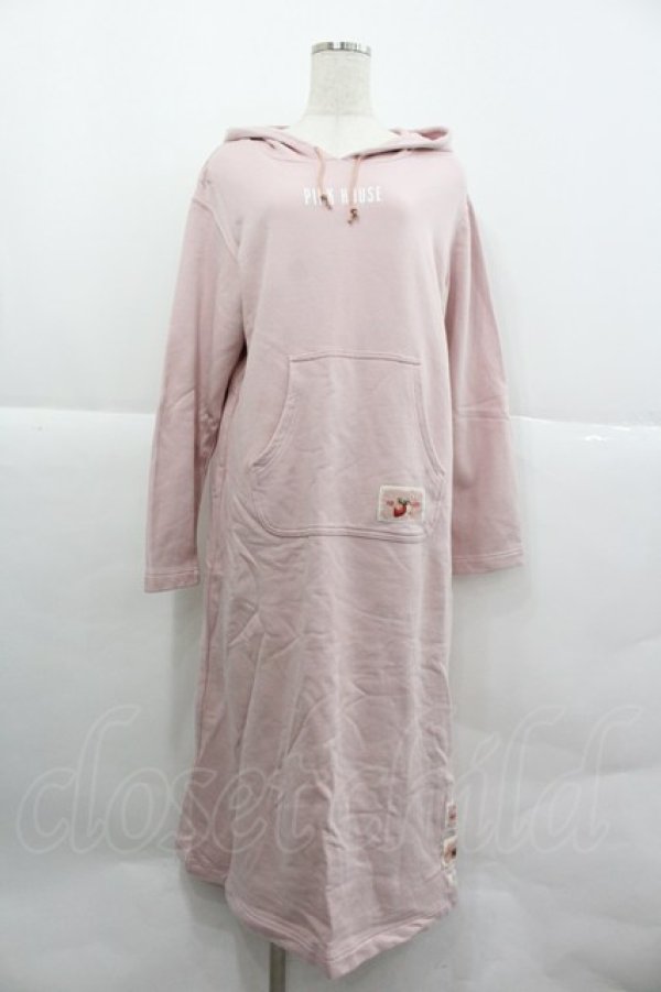 画像1: PINK HOUSE / ロゴ＆ネームワッペン使いフードワンピース  ピンク I-25-12-24-105-LO-OP-TE-ZI (1)