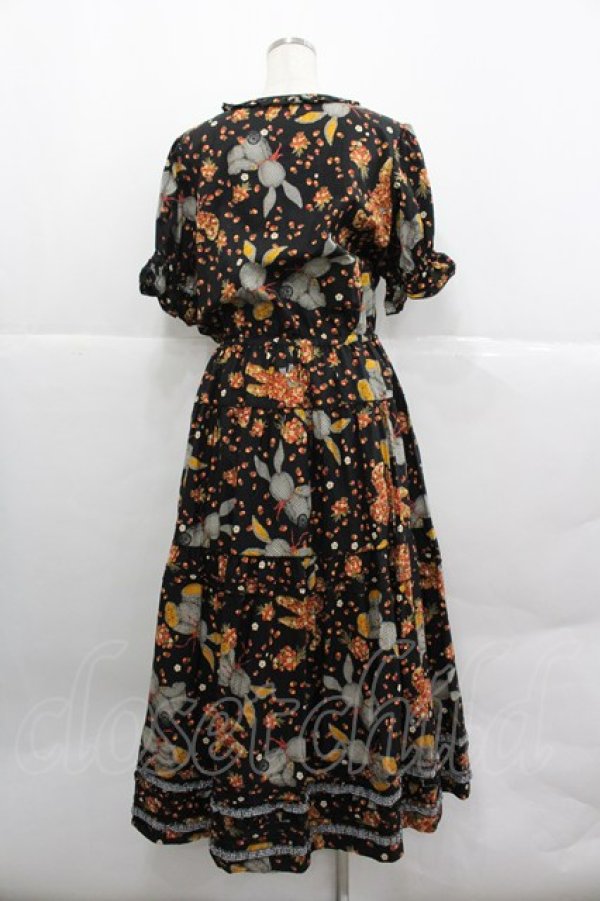 画像2: PINK HOUSE / ギンガムうさぎプリントワンピース  黒 I-25-12-24-110-LO-OP-SA-ZI (2)