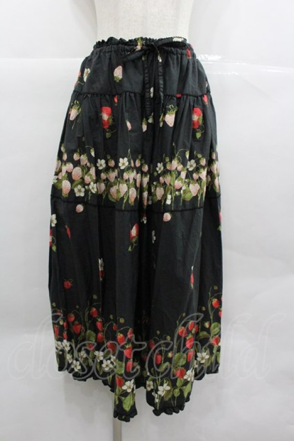 画像1: PINK HOUSE / いちごプリントスカート  黒Ｘ赤 I-25-12-24-124-LO-SK-SA-ZI (1)