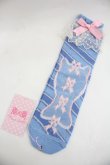画像1: Angelic Pretty / Candy Ribbon ストライプクルー丈ソックス  青 I-25-12-24-032-AP-ZA-SA-ZI (1)