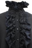 画像3: MARBLE / ヴァンパイアタイ付き立ち襟フリルマント  黒 I-25-12-27-075-GO-JA-SA-ZI (3)