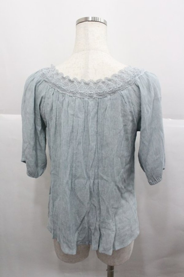 画像2: axes femme / お花モチーフ付きトップス  サックスＸ白 I-25-12-27-017-AX-TO-SA-ZI (2)