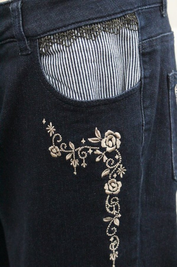 画像4: axes femme / ストライプ使い薔薇刺繍デニムパンツ  青デニム I-25-12-27-121-AX-PA-SA-ZI (4)
