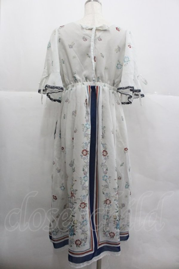 画像2: axes femme / ボタニカルスカーフ柄ワンピース  白 I-25-12-29-067-AX-OP-SA-ZI (2)