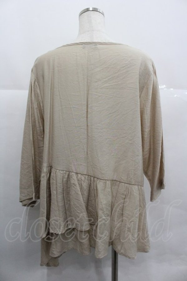 画像2: axes femme / 裾フリルトップス  アイボリー I-25-12-29-040-AX-TO-SA-ZI (2)