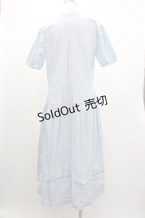 画像2: PINK HOUSE / フロントピンタックレース半袖ワンピース  サックス I-26-01-04-044-LO-OP-SA-ZI (2)