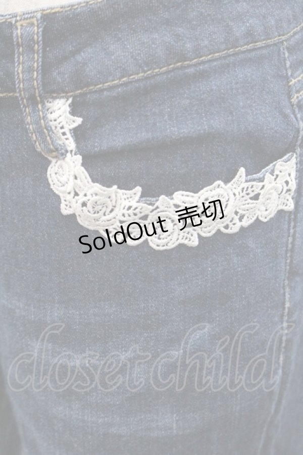 画像3: axes femme / ローズレースデニムパンツ  インディゴ I-26-01-06-085-AX-PA-TE-ZI (3)