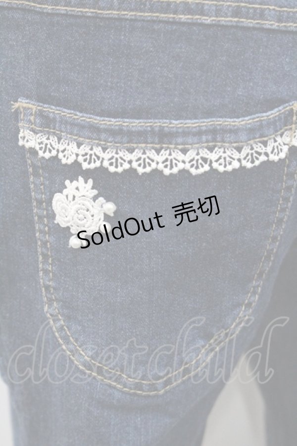 画像4: axes femme / ローズレースデニムパンツ  インディゴ I-26-01-06-085-AX-PA-TE-ZI (4)