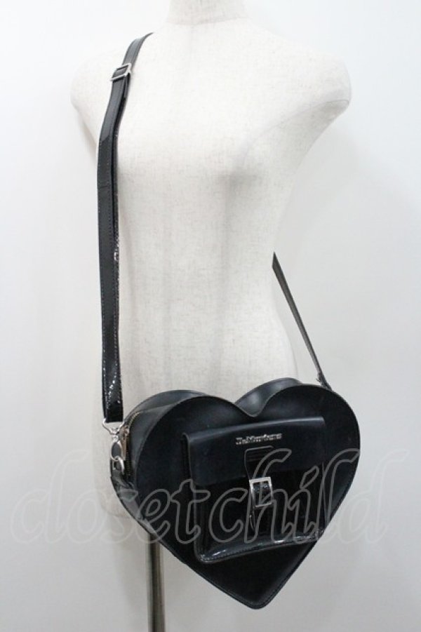 画像1: Dr.Martens （Getta Grip） / HEART LEATHER BACKPACK  黒 I-26-01-06-102-PU-BG-TE-ZI (1)