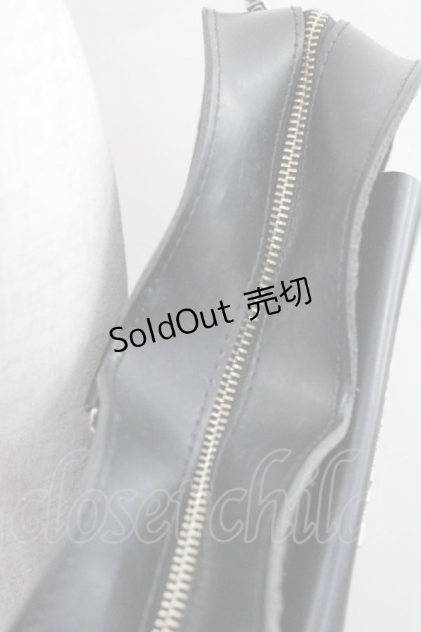 画像10: Dr.Martens （Getta Grip） / HEART LEATHER BACKPACK  黒 I-26-01-06-102-PU-BG-TE-ZI (10)