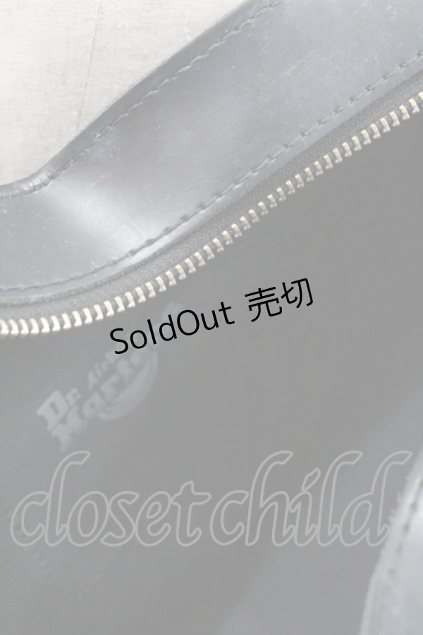 画像11: Dr.Martens （Getta Grip） / HEART LEATHER BACKPACK  黒 I-26-01-06-102-PU-BG-TE-ZI (11)