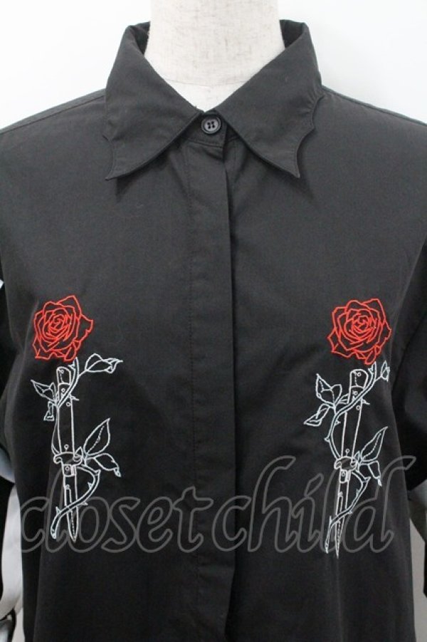 画像3: LISTEN FLAVOR / 薔薇とナイフ袖リボンシャツ  黒Ｘ白Ｘ赤 I-26-01-08-045-PU-BL-SA-ZI (3)