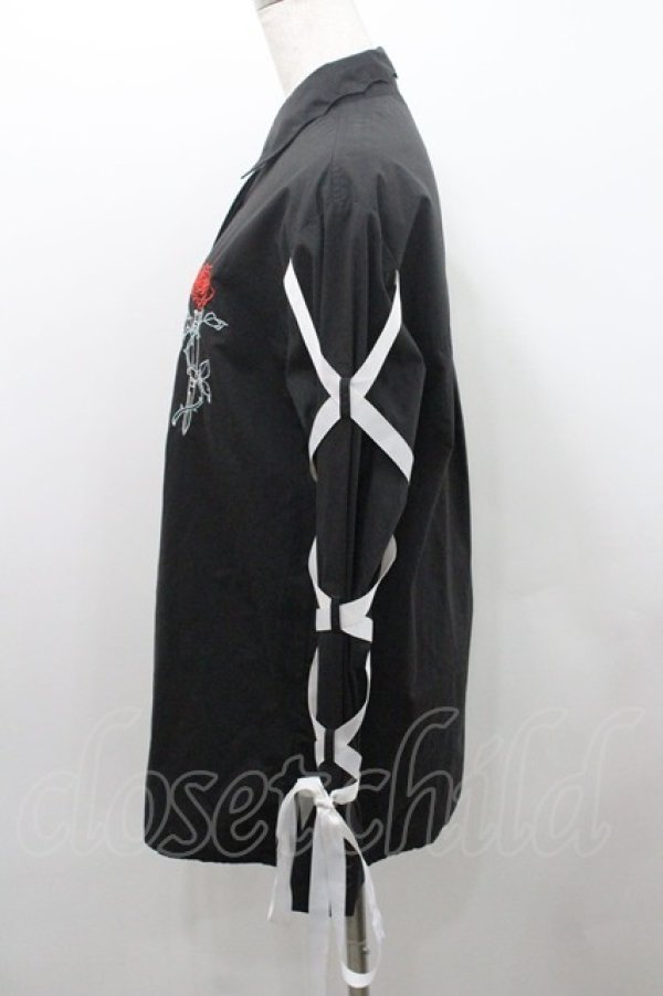 画像4: LISTEN FLAVOR / 薔薇とナイフ袖リボンシャツ  黒Ｘ白Ｘ赤 I-26-01-08-045-PU-BL-SA-ZI (4)