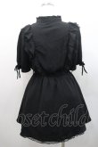 画像2: Rojita / パールベルトフリル半袖ワンピース  黒 I-26-01-08-073-LO-OP-SA-ZI (2)