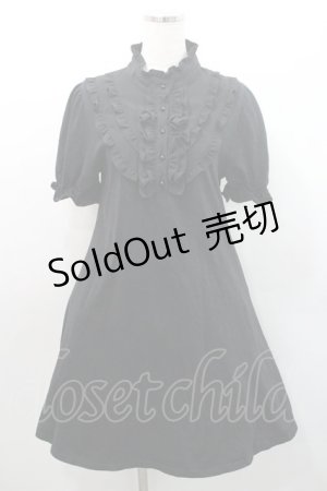 画像: Jamieエーエヌケー / ハイネックフリル半袖カットワンピース  黒 I-26-01-08-074-0-OP-SA-ZI