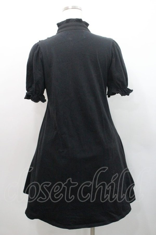 画像2: Jamieエーエヌケー / ハイネックフリル半袖カットワンピース  黒 I-26-01-08-074-0-OP-SA-ZI (2)