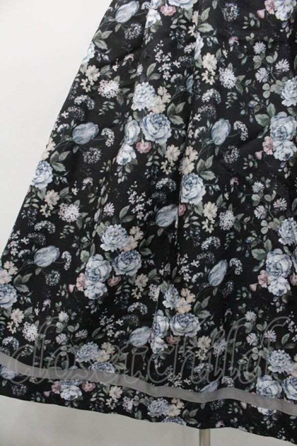 画像4: axes femme / ロマンティックローズ柄ジャンパースカート  黒 I-26-01-08-079-AX-OP-SA-ZI (4)