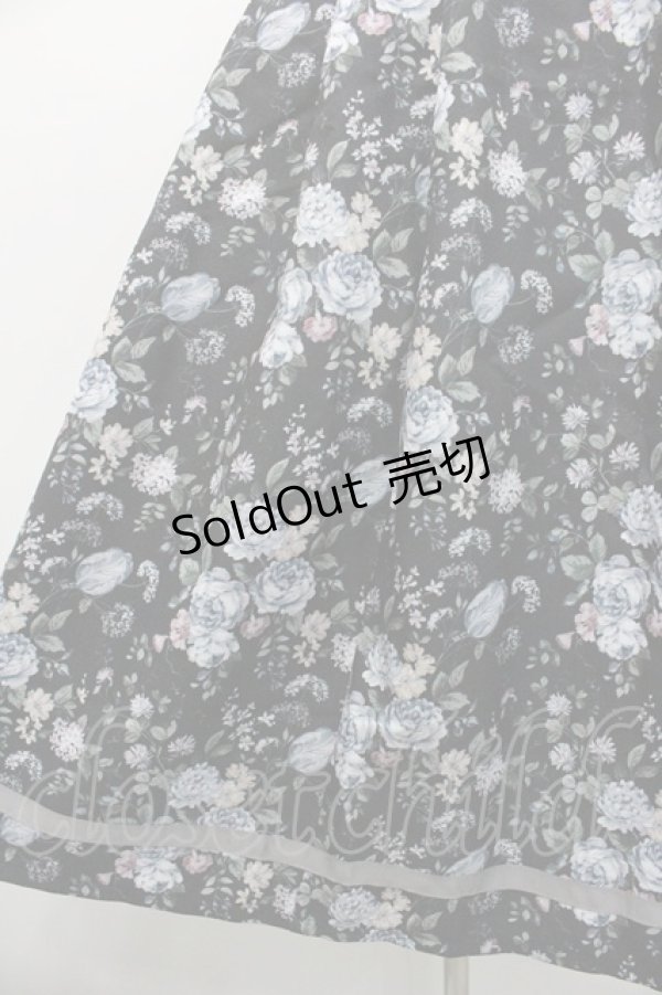 画像4: axes femme / ロマンティックローズ柄ジャンパースカート  黒 I-26-01-08-079-AX-OP-SA-ZI (4)