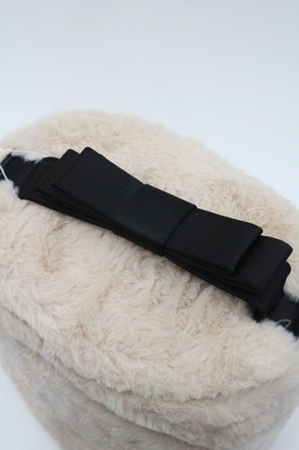 画像4: Fi.n.t / ファーリボンバニティバッグ  ベージュＸ黒 I-26-01-08-110-CA-BG-SA-ZI (4)