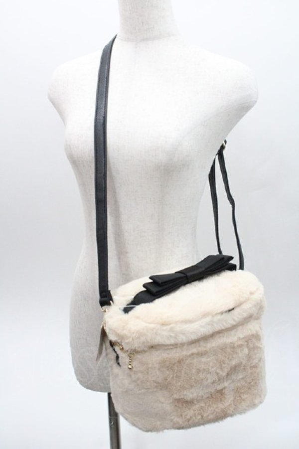 画像6: Fi.n.t / ファーリボンバニティバッグ  ベージュＸ黒 I-26-01-08-110-CA-BG-SA-ZI (6)