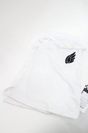 画像: LISTEN FLAVOR / 天使の羽根バックルベルト付レッグカバー  白Ｘ黒 I-26-01-08-122-PU-ZA-SA-ZI