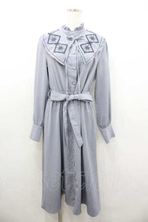 画像: axes femme / 刺繍襟ワンピース  サックス I-26-01-10-092-AX-OP-SA-ZI