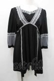 画像1: Rozen Kavalier / Vネックレースデザインチュニックワンピース  黒 I-26-01-13-079-OO-OP-SA-ZI (1)