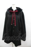 画像1: axes femme / ファー襟付ケープコート  黒Ｘボルドー I-26-01-13-026-AX-JA-SA-ZI (1)